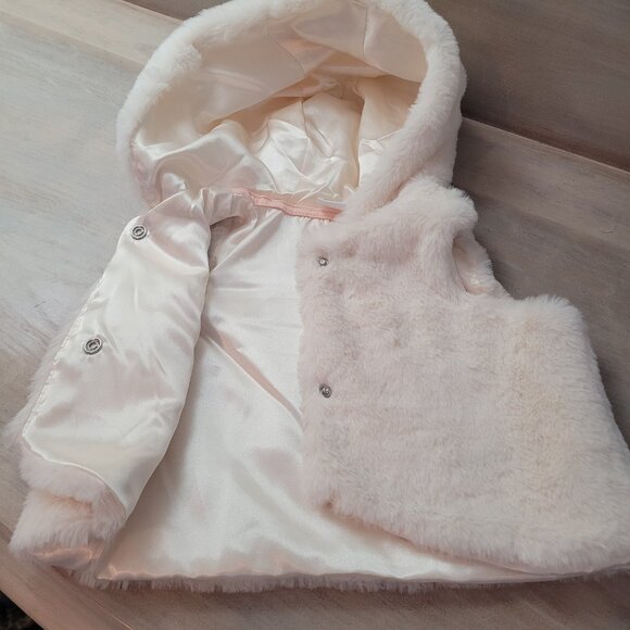 Pl Baby Collection Snap Enclosure Hooded Faux Fur Vest Size 3m Cream NEW - Picture 3 of 11
